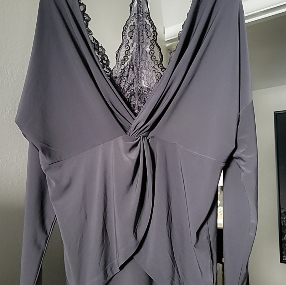 Gray top - Picture 3 of 4